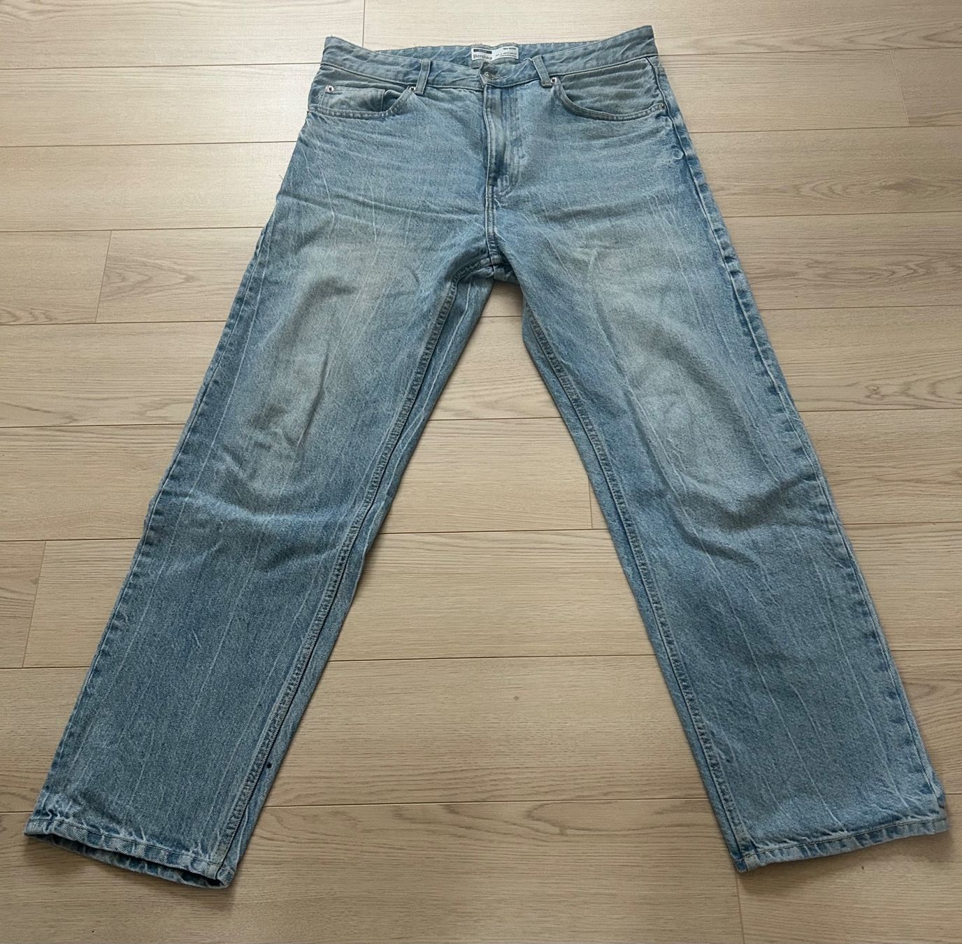 Bershka Jeans: Bershka Straight Leg Jeans – Usato da Ebmatingen venduto da Elee_12