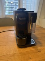 Nespresso Kaffeemaschine schwarz