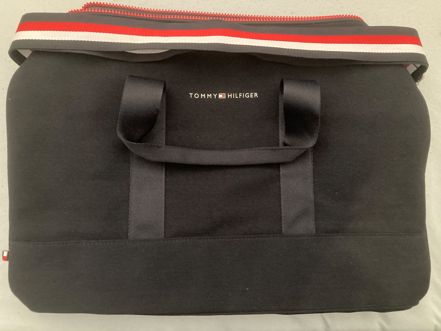 Tommy Hilfiger Sacs: Reisetasche Tommy Hilfiger NEU – Neuf avec emballage d'origine à Urtenen-Schönbühl par magentamoon