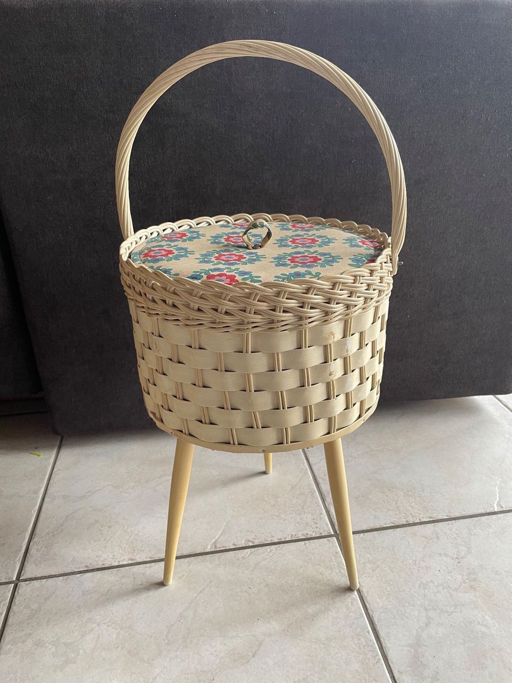 Sonstiges zum Basteln & Handarbeiten: Ancienne Boîte à Couture Tripode Vintage – Gebraucht aus Vallamand von Bricbracbroc82 1