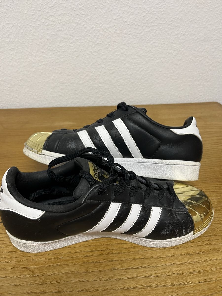 Adidas Scarpe da donna: Schwarze Adidas Superstar Grösse 38 – Usato da Teufenthal AG venduto da Nanahu 1