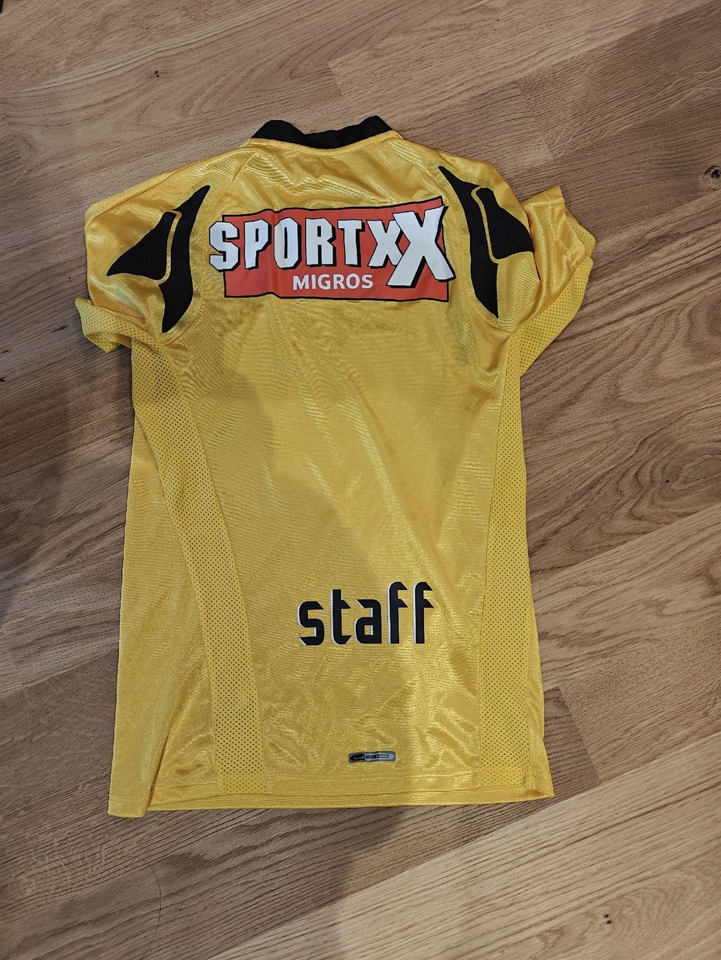 Young Boys Canottiere & Pantaloni: YB Trikot, Grösse XS – Usato da Gümligen venduto da sale3001 1