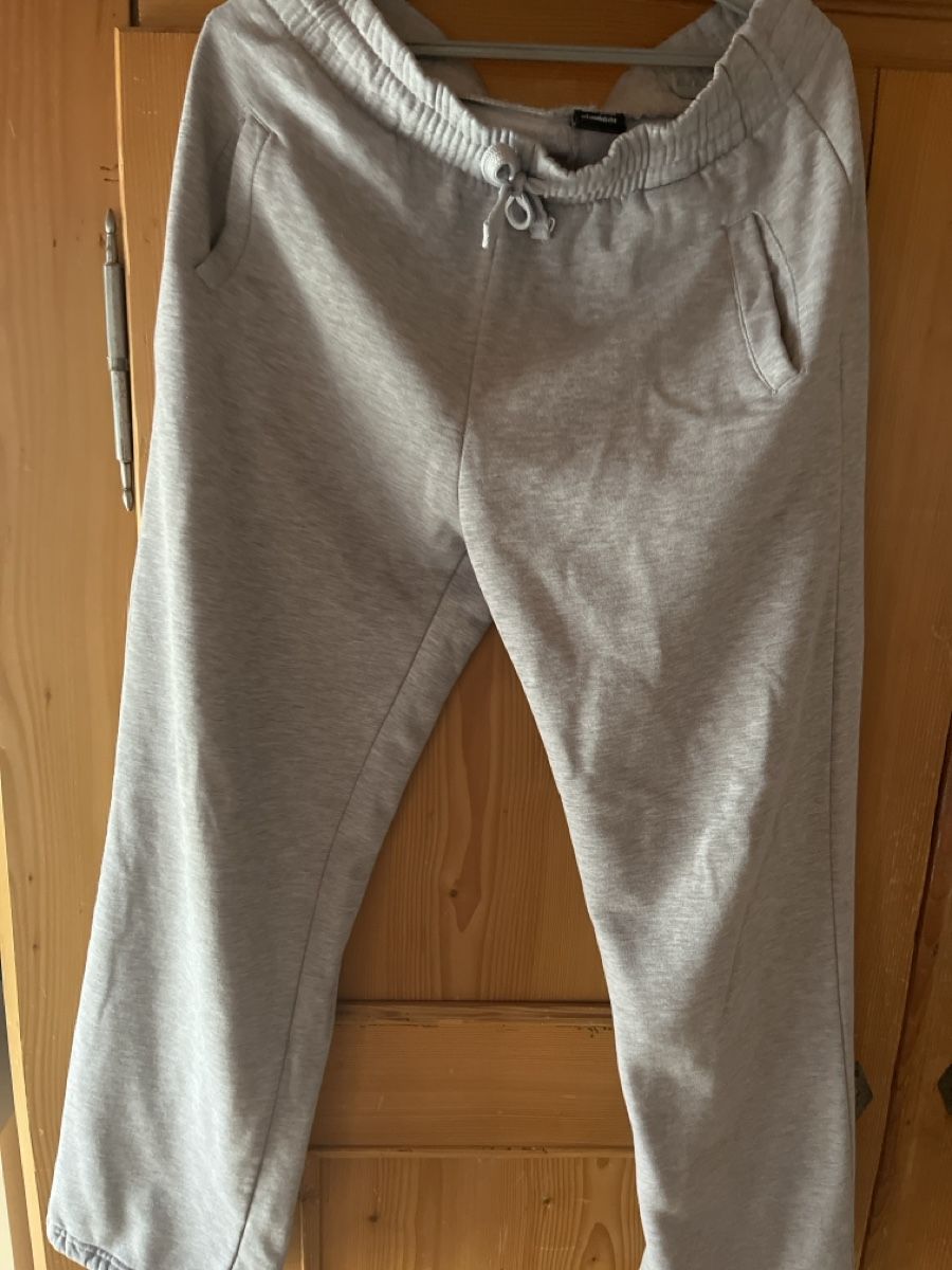 Pantalons: Urban Classics Trainerhosen – D'occasion à Arlesheim par lib_9plq