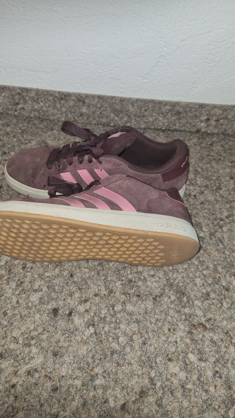 Adidas Scarpe da donna: Adidas sneaker grösse 40 – Usato da Berg TG venduto da petra33 1