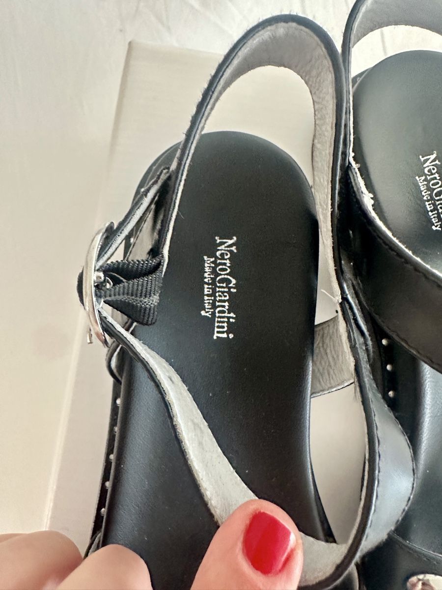 Chaussures femmes: Nero Giardini Sandalen Schwarz Leder – D'occasion à Zürich par aquaya01 4
