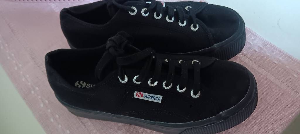 Scarpe da donna: SUPERGA Damen Sneaker schwarz gr.38 – Usato da Staufen venduto da mar_wf6r