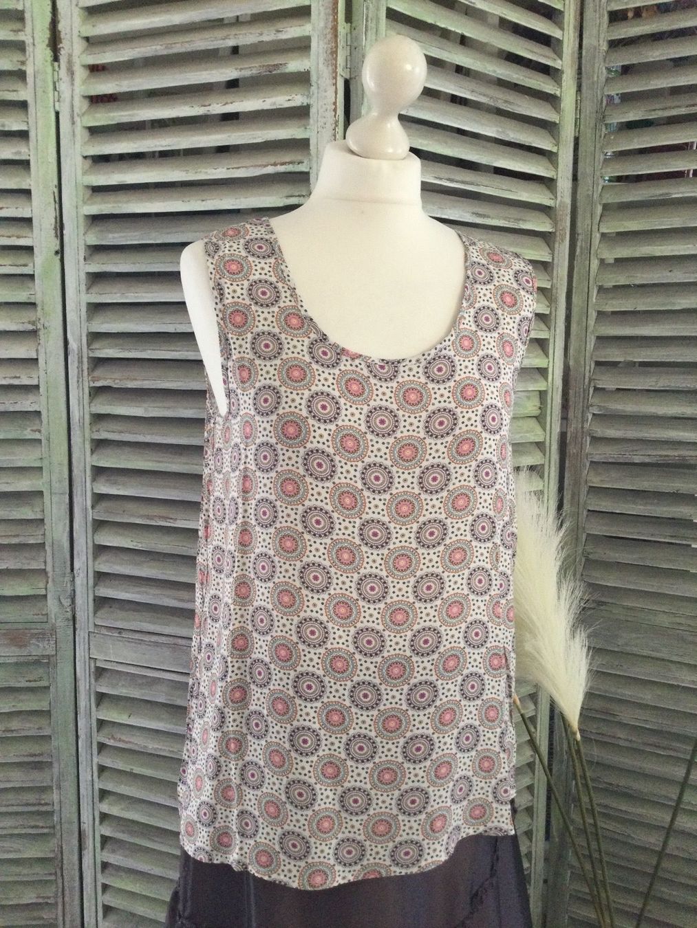 Top: Top motifs mandala fleurs NEUF – Nuovo e nell'imballaggio originale da Agiez venduto da chouchanelle