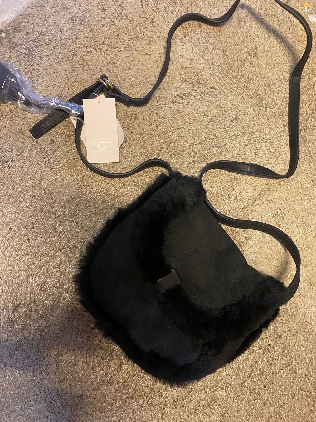 Ugg Borse da donna: Sac en bandoulière UGG – Nuovo e nell'imballaggio originale da Orbe venduto da D-stockFactory-Orbe