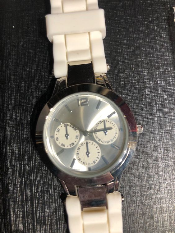 Montre Neuve Avec 3 Bracelets Interchangeables - Blanc, Saumon Et Gris