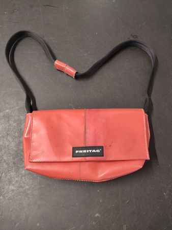 Freitag Umhängetasche F171 Laura in rot 
