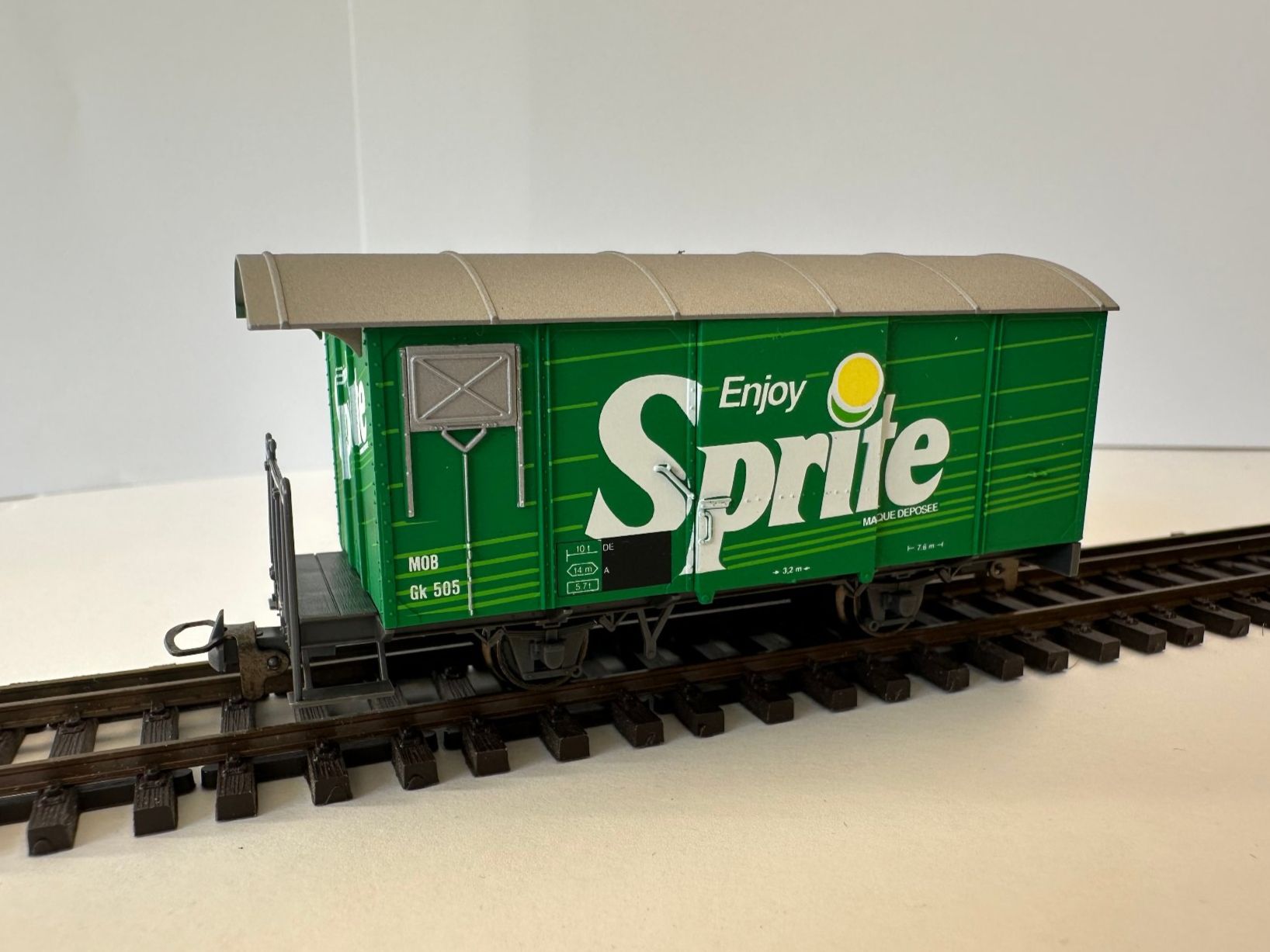 Bemo Trains électriques: Bemo - MOB Gk 505 - Gedeckter Güterwagen "Sprite" – Neuf avec emballage d'origine à Domat/Ems par mmx4001
