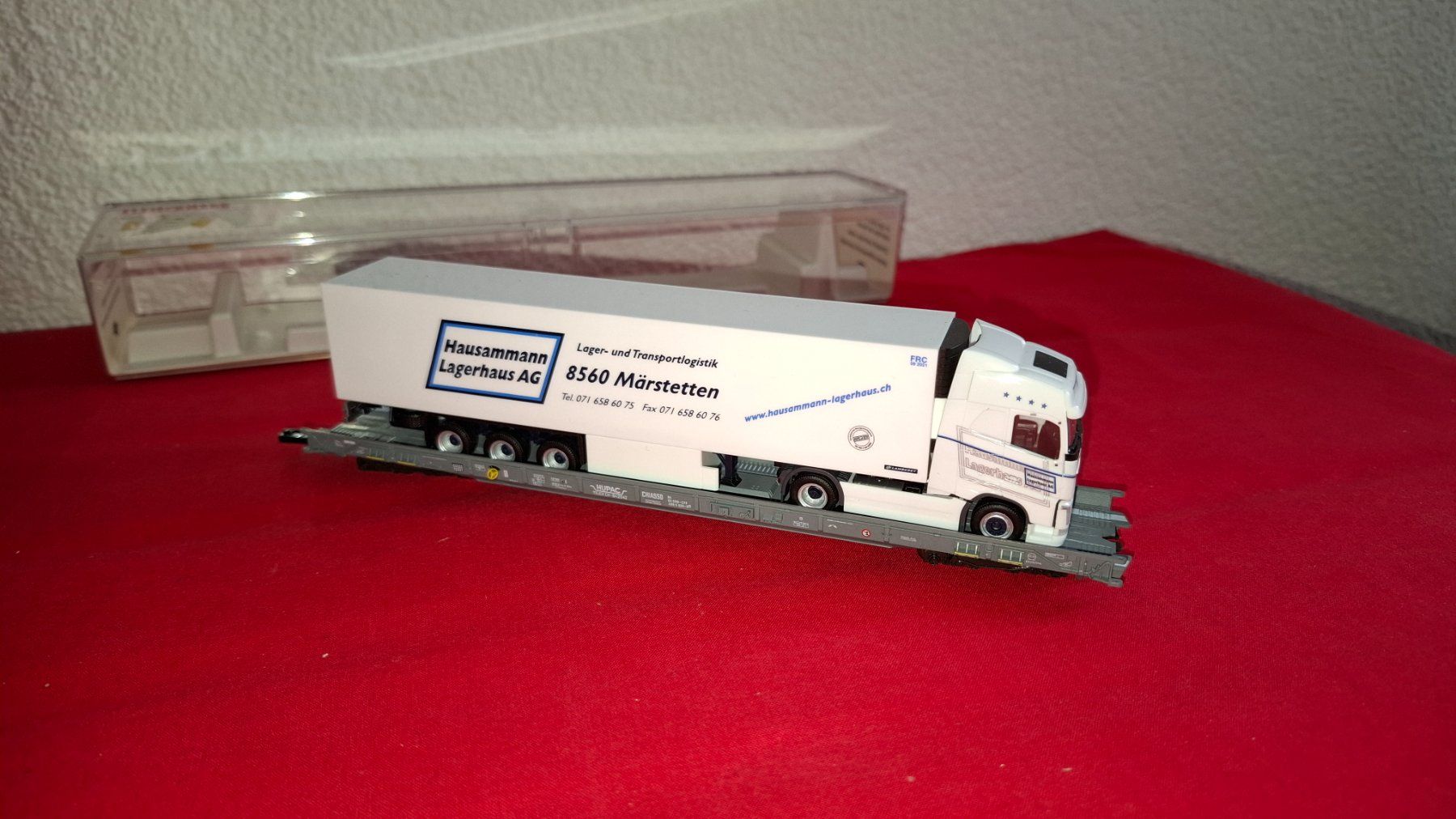 Fleischmann Modellini di ferrovie: Fleischmann : Hupac -Wagen mit Sattelschlepper "Hausammann" – Nuovo (secondo la descrizione) da Märwil venduto da Siebenzipfel 1