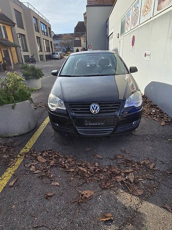 VW Automobili: Volkswagen Polo 5-Türer schwarz – Usato da Bottmingen venduto da DarkoSven