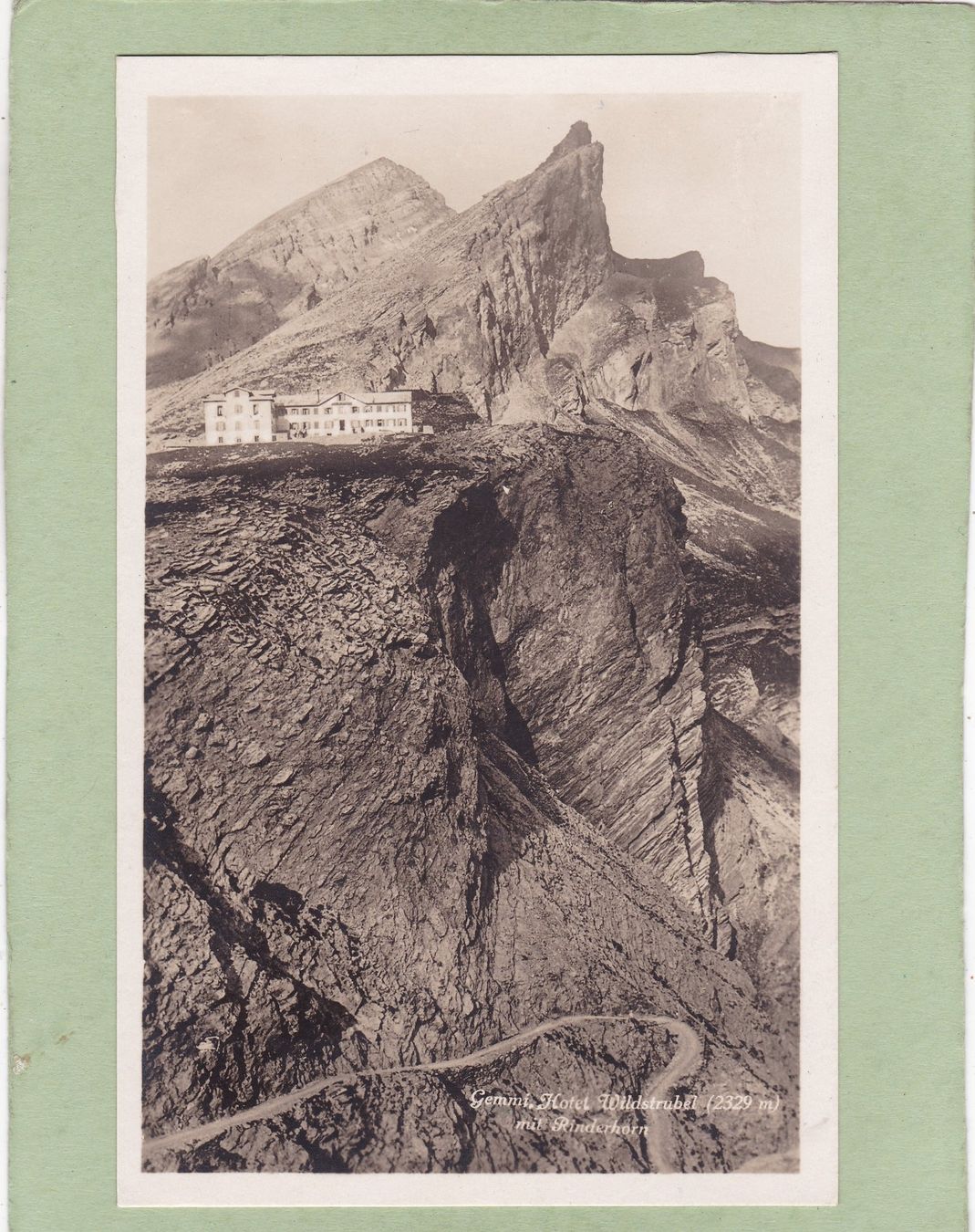 Cartoline postali: Gemmi Hotel Wildstrubel mit Rinderhorn – Usato da Herisau venduto da Lisegrat2008