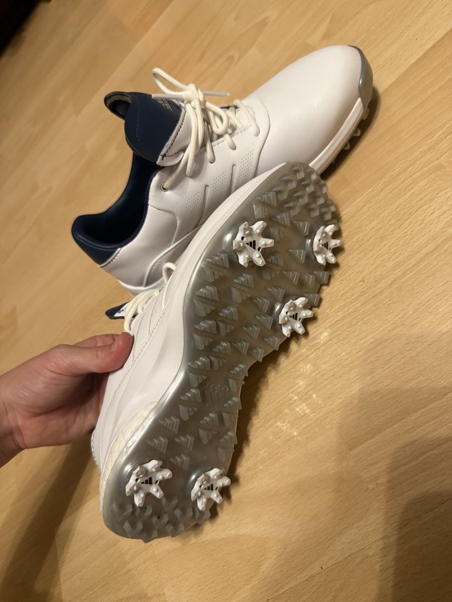 Adidas Damenschuhe: Chaussures de golf blanches en cuir – Gebraucht aus Courrendlin von Mar_2000 2