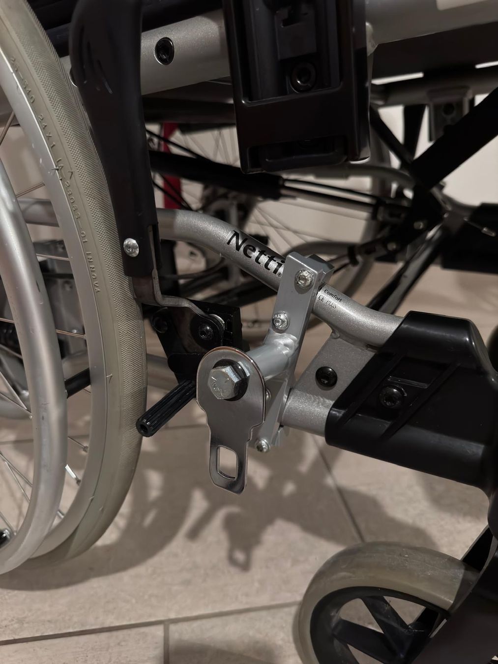 Rollstühle: fauteuil roulant – Gebraucht aus Misery von lyd_2m6f 6