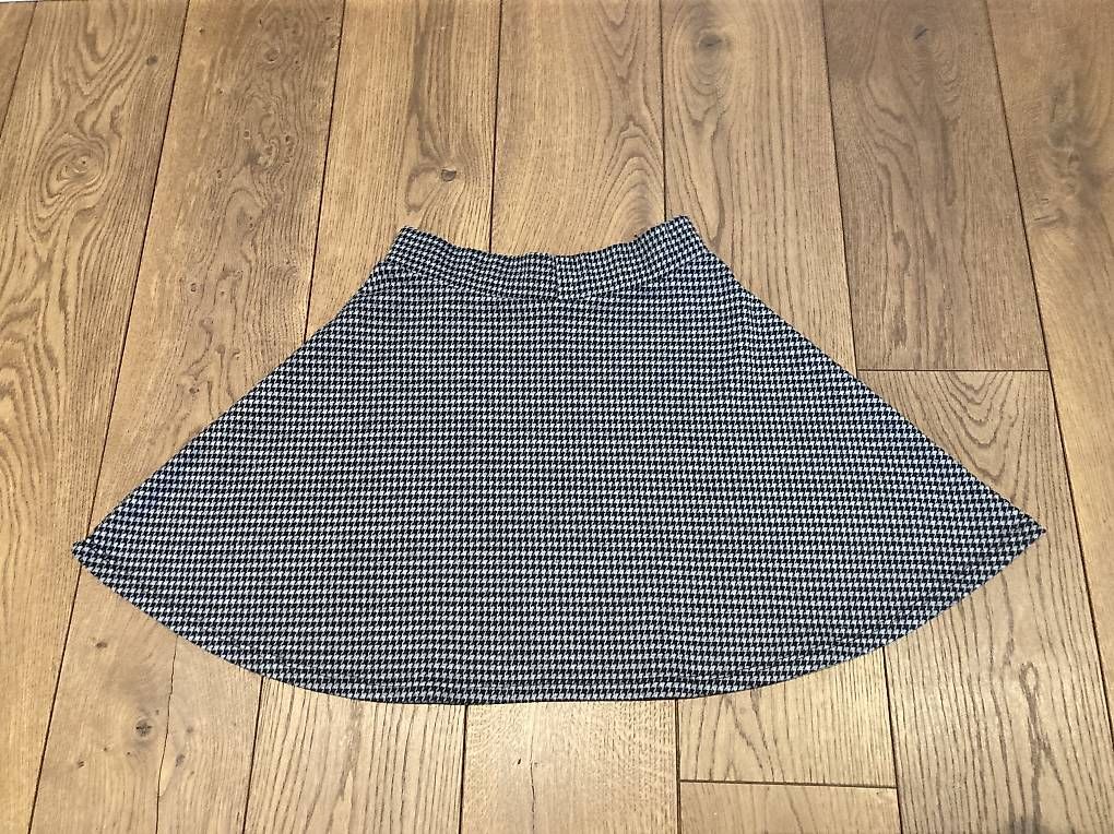 Vestiti & Gonne: C&A Rock Gr. 152 – Usato da Bellach venduto da lia_26tj 1