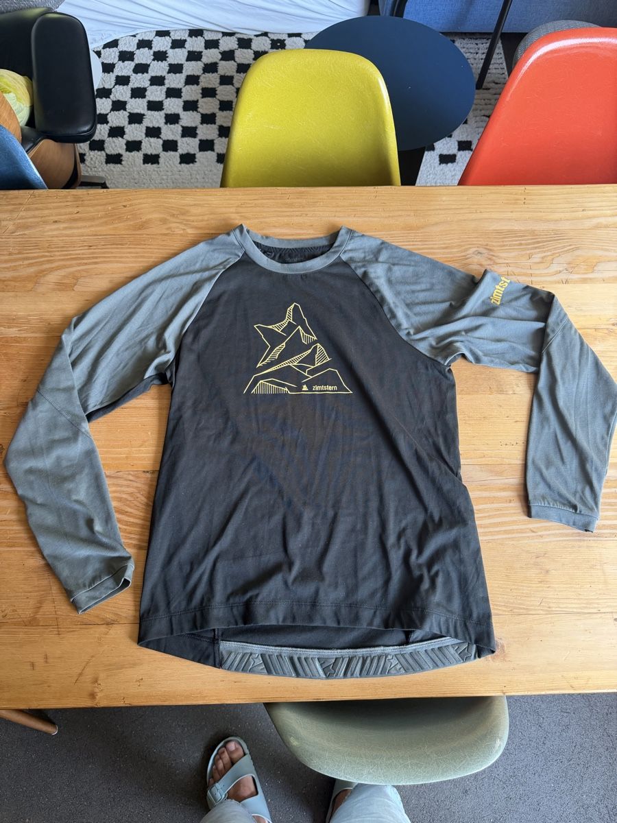 Leibchen & Hosen: 2x Bikeshirt Zimtstern Gr.M – Gebraucht aus Luzern von atlantis24 1