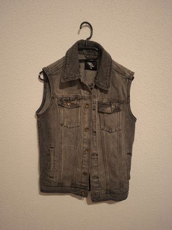 Coole Jeansweste in Grau - perfekt für den Frühlimg, XS!