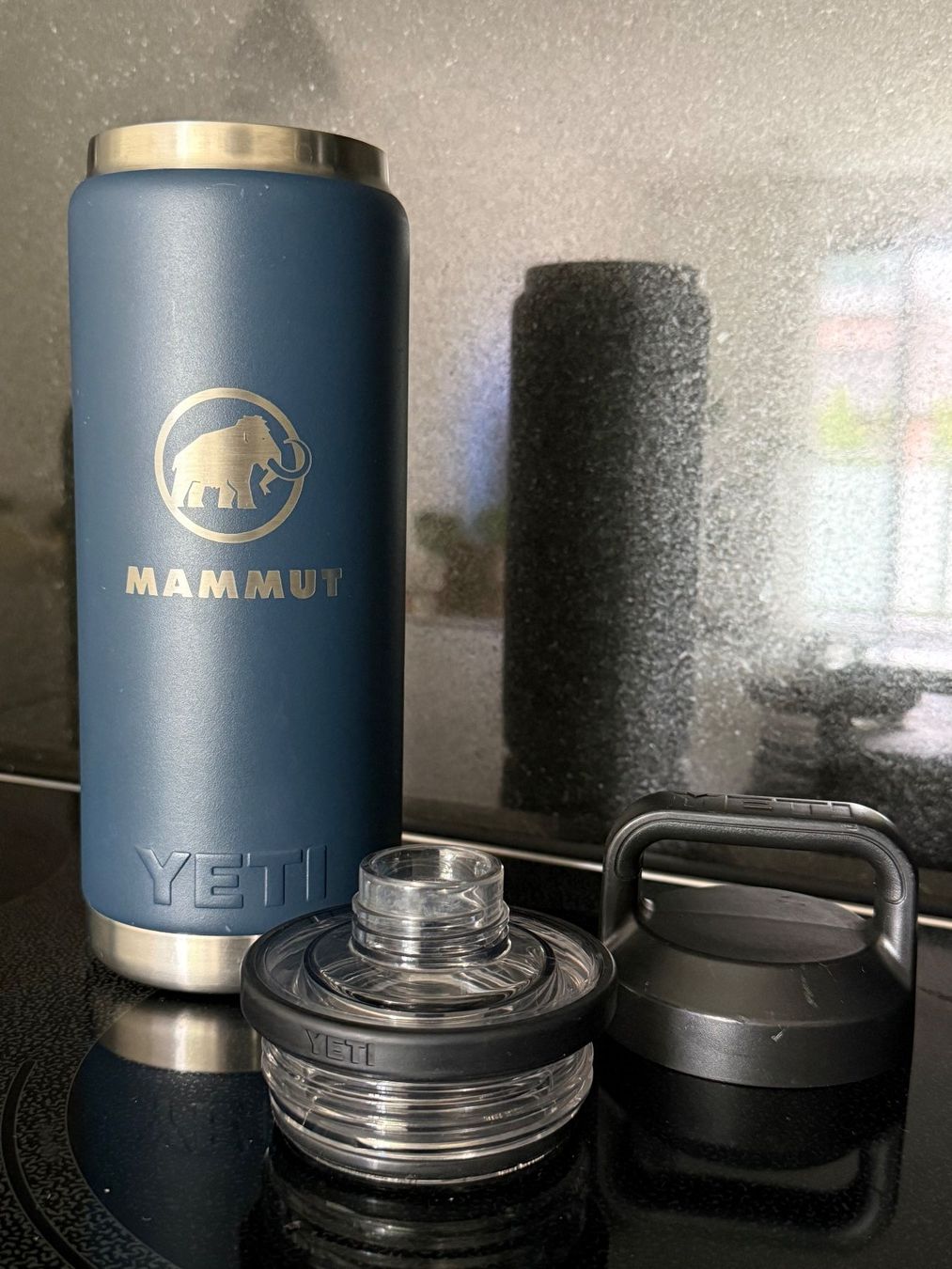 Borracce & Thermos: YETI Rambler Trinkflasche isoliert – Usato da Pontresina venduto da Dolly14