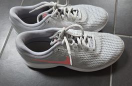 Nike neuwertig Gr. 38