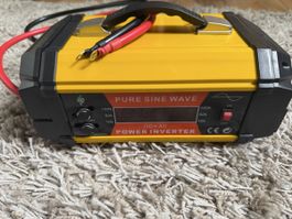 DC-AC Stromwandler Pure Sine Wave mit USB Ports 230V