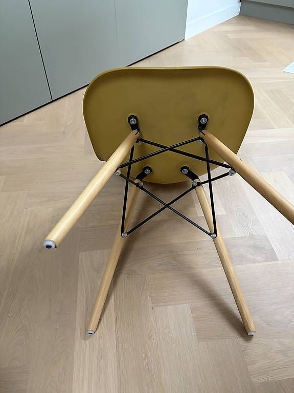 Sedie: Chaises style Eames  – Usato da St-Sulpice VD venduto da bor_wtr2 2