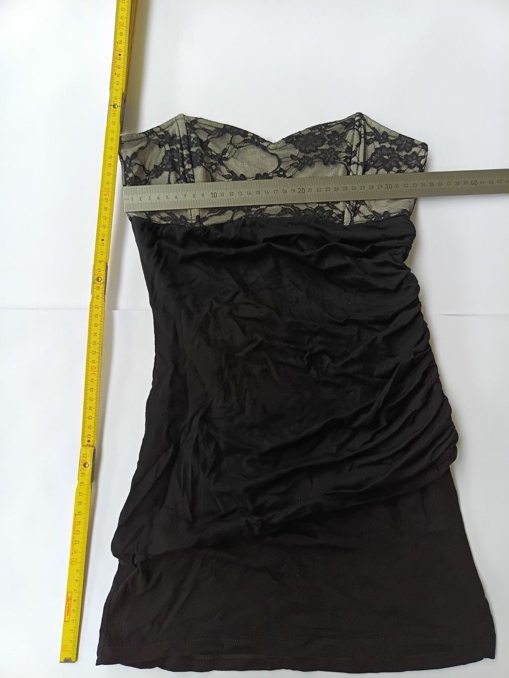 Robes: Tragerloses Stretch-Kleid mit Spitze – D'occasion à Wängi par Ladys_First 1
