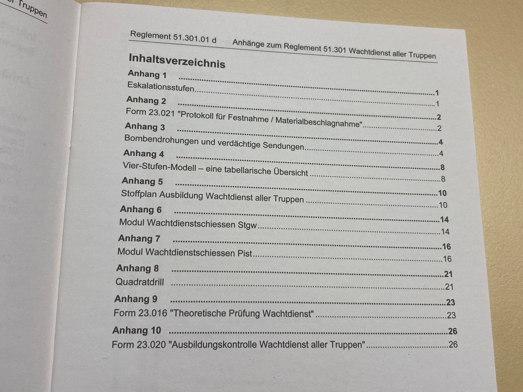 Libri: 3 Reglemente: Wachtdienst - Schweizer Armee – Usato da Brütten venduto da Hst1 5