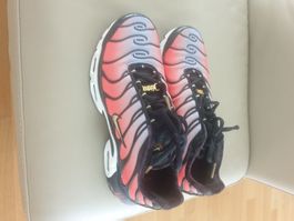 Nike Air Max Plus Sneaker rot schwarz gebraucht Zustand
