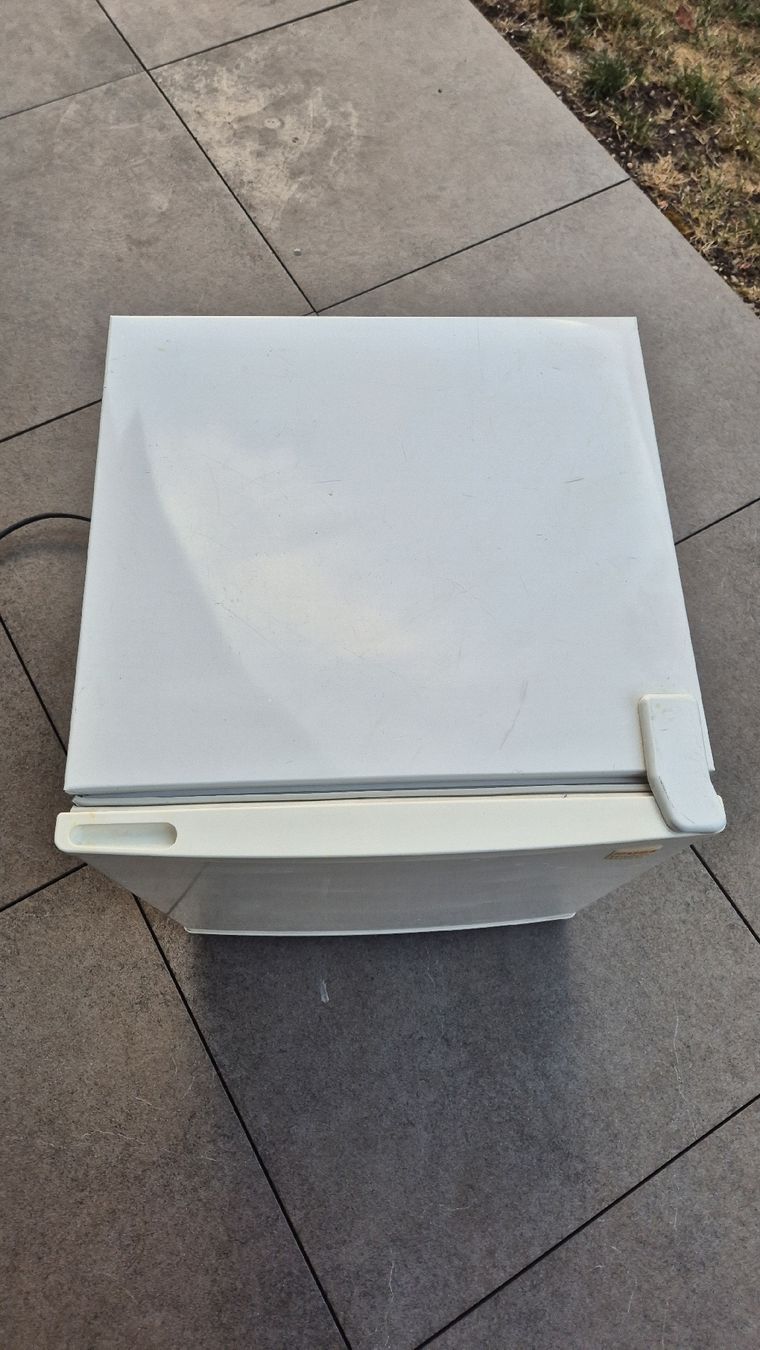 Réfrigérateurs: Mini Kühlschrank Fust weiss gebraucht – D'occasion à Busswil TG par one123 3