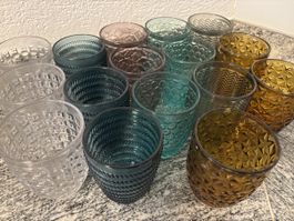 16 wunderschöne Wassergläser in verschiedenen Farben