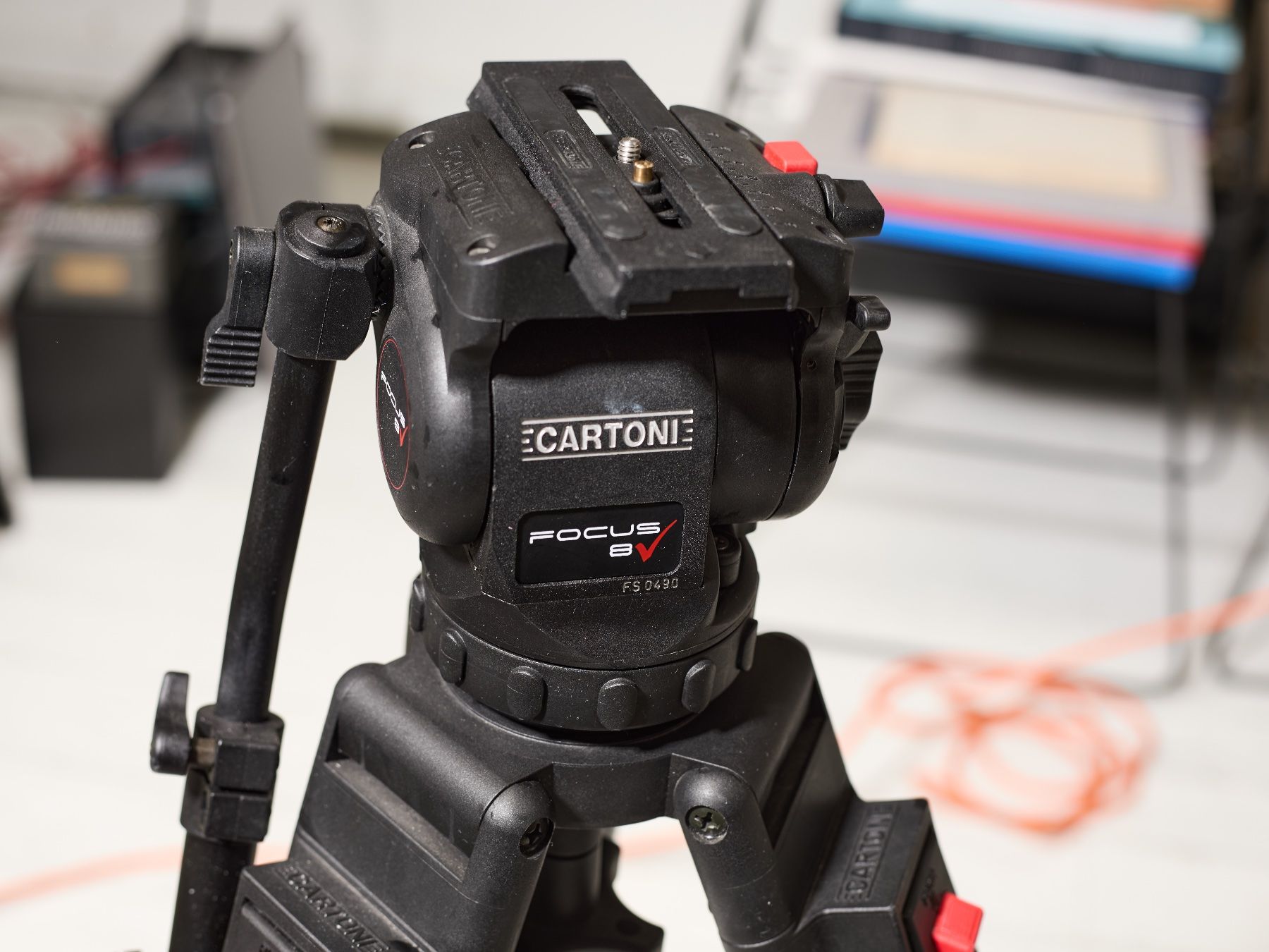 Treppiedi & Teste: Cartoni Focus 8 Fluid Head (75 mm) + Tripod System – Usato da Zürich venduto da Delarumba