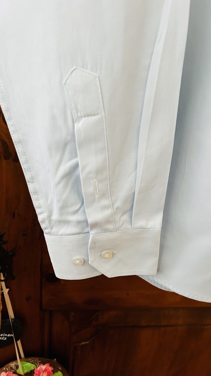 Camicie: Elegantes Hemd mit Wappen, hellblau, Grösse 44 – Nuovo e nell'imballaggio originale da Schlieren venduto da Royal03 3