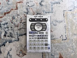 Roland SP-404 – Sampler iconique – Prête à l’emploi