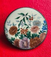 Runde Brosche emailliert mit floralen Motiven fairer Versand