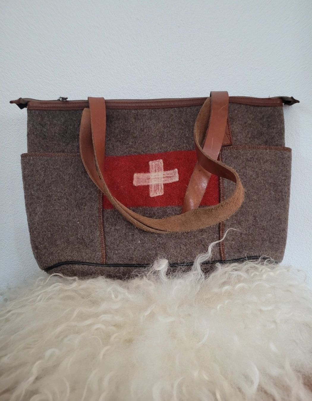 Schweizer Armee Taschen für Damen: Schweizer Armeedecke Tasche, Handtasche mit Ledergriff – Gebraucht aus Reckingen VS von Grengiols01