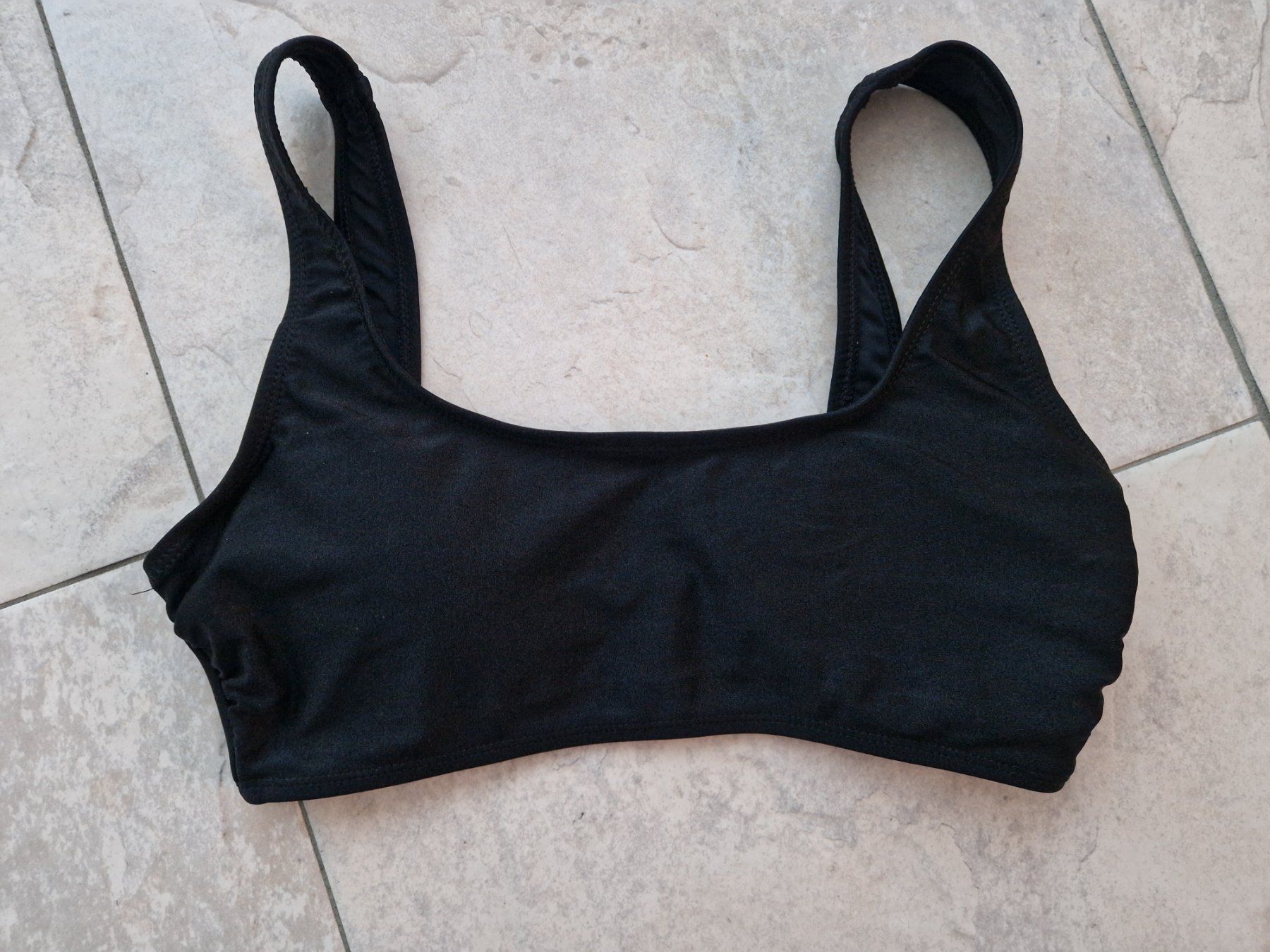 Costumi da bagno & Bikini: Schwarzes Bikini-Top, Grösse S - Urban Classics – Usato da Niederrohrdorf venduto da Miripfiri