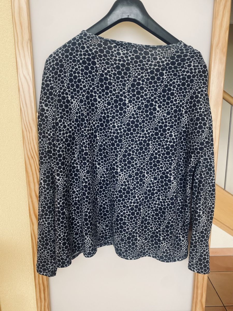 Top: Magnifique haut CARNABY L – Nuovo (secondo la descrizione) da Belmont-sur-Lausanne venduto da chu_vxf5 1