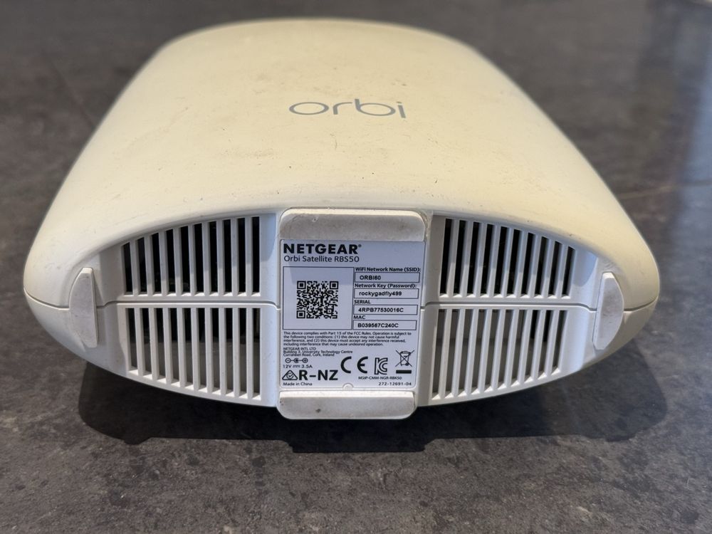Netgear Orbi RBR50 Router and RBS50 Satellite System Set (Gebraucht) in ...