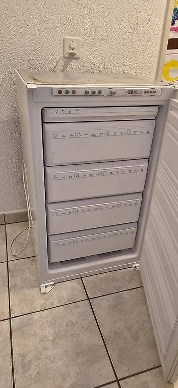 Congelatori: Einbau Gefrierschrank – Usato da Horw venduto da Row707 1
