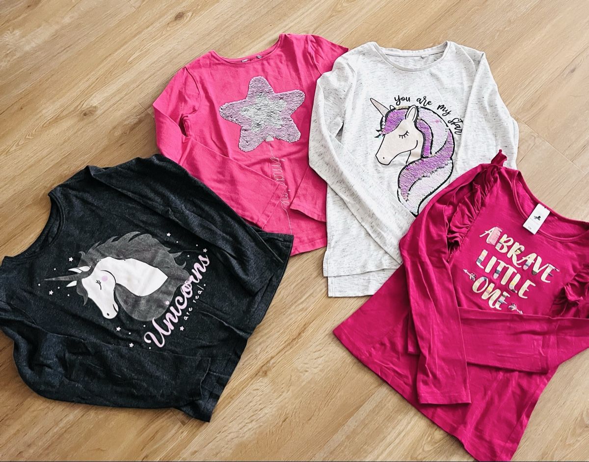 Lotti & Set di vestiti: 4er Pack Mädchen Shirts Gr. 134/140 – Usato da Kradolf venduto da AlexiaEugster