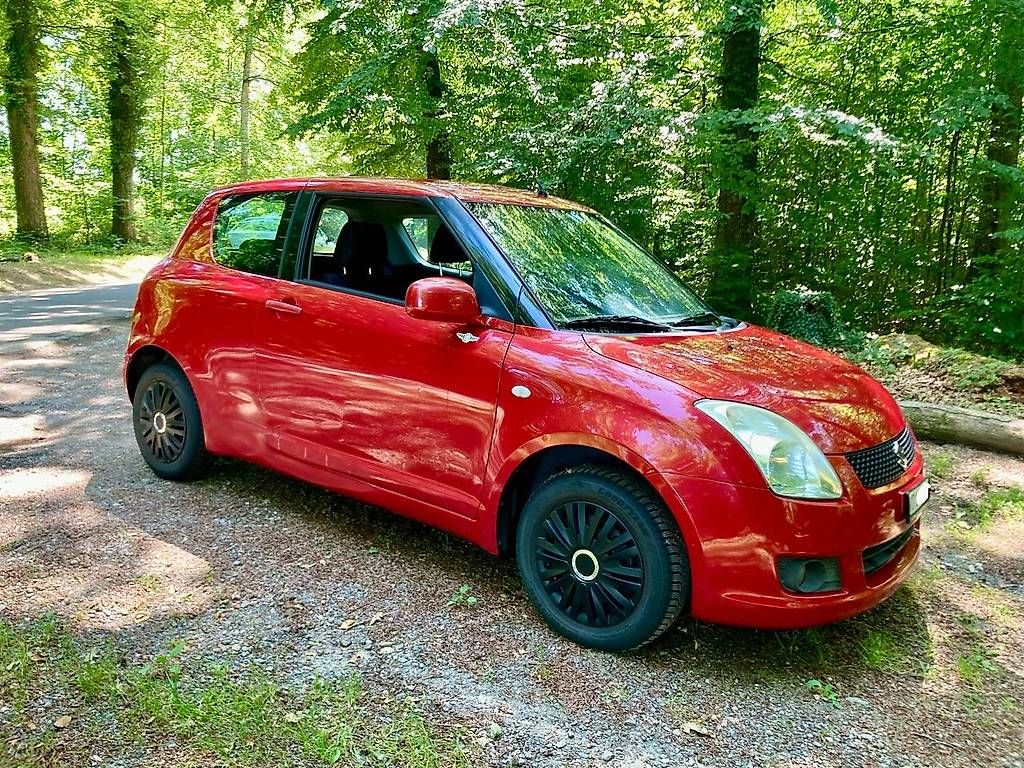 Autos: Suzuki Swift 1.3 essence manuelle – Gebraucht aus Le Château-Croix von RoccoPro