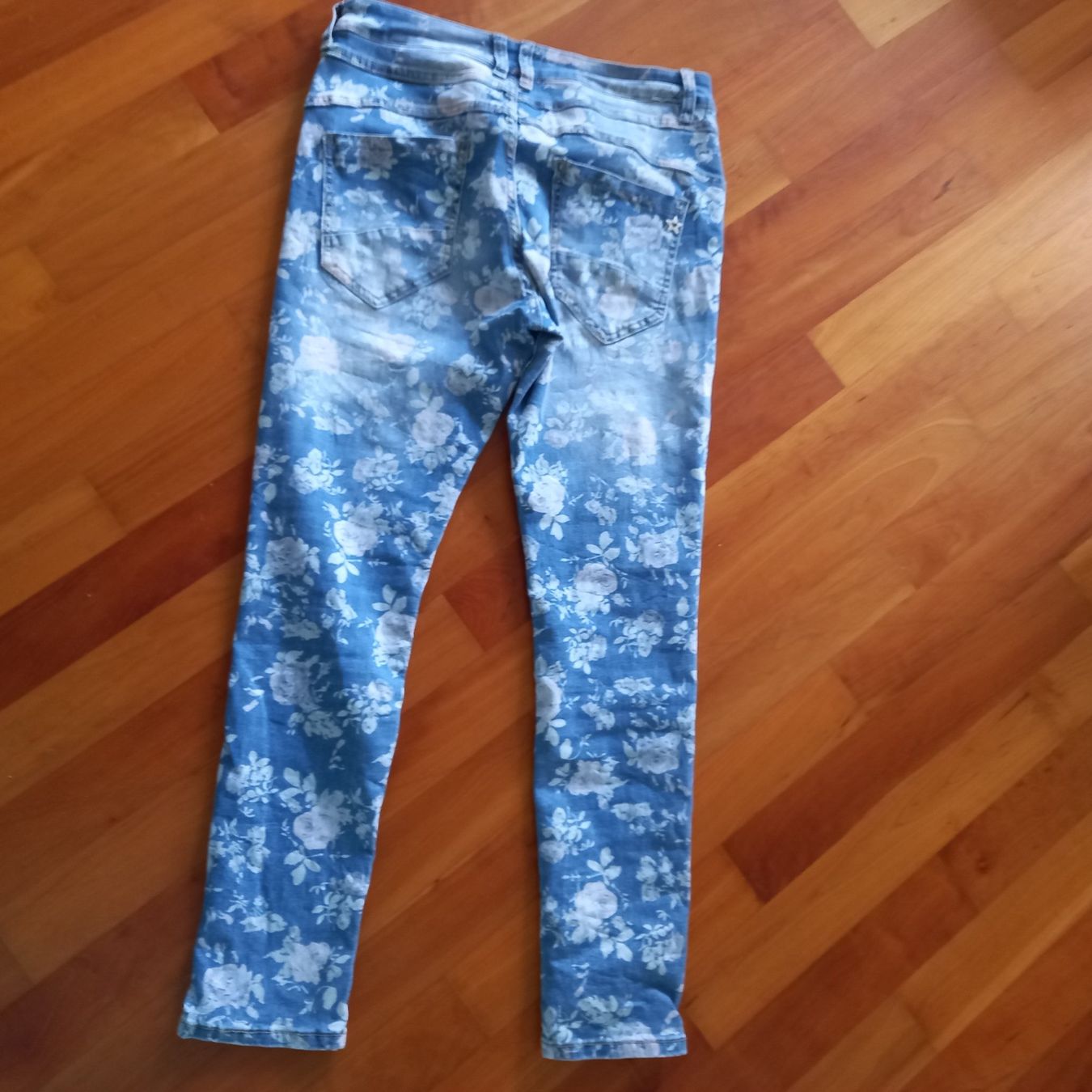 Jeans: Jeans geblumt – Usato da Ennetmoos venduto da enzian24 1