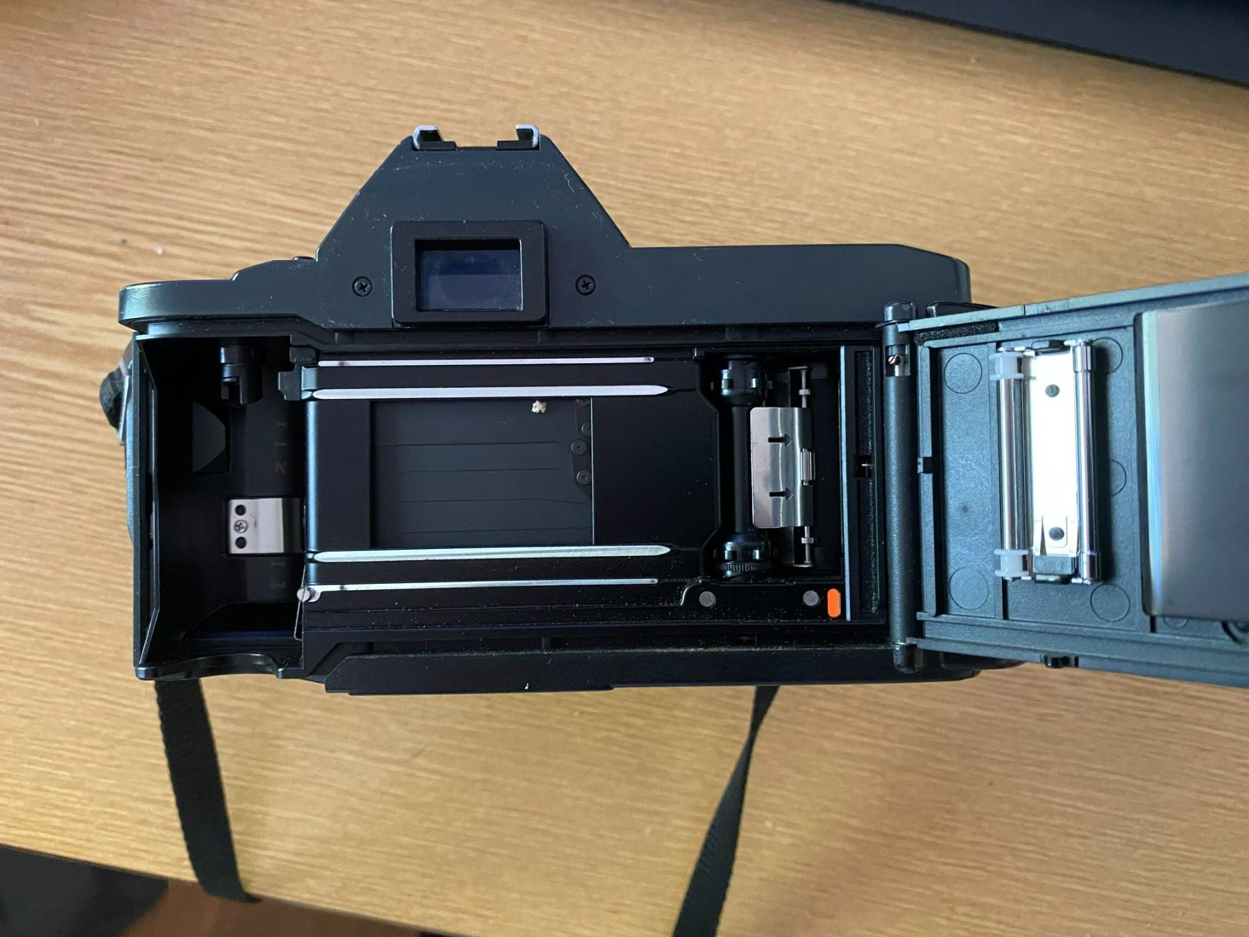 Canon Kamera: Canon T70 Analog Kamera mit Objektiv – Gebraucht aus Luzern von Reisender 2
