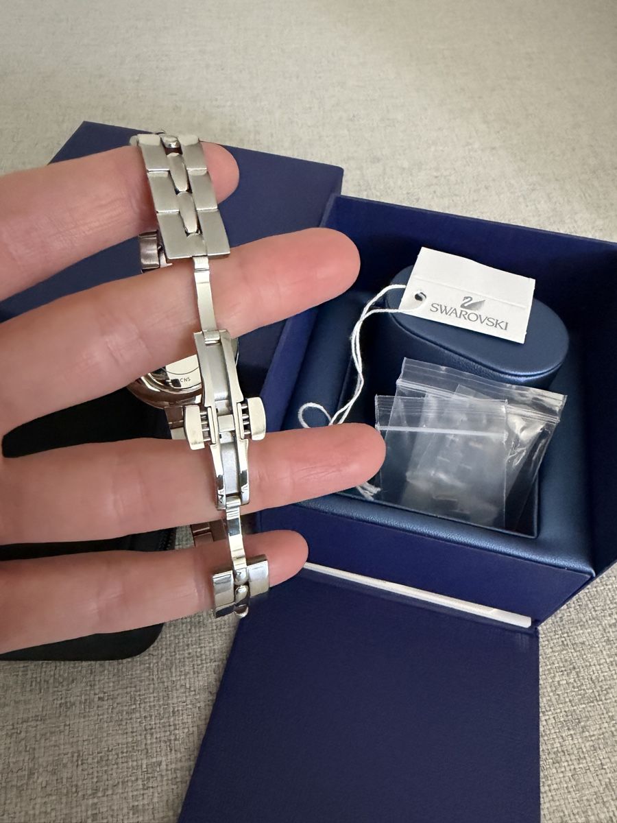 Swarovski Orologi: Original Swarovski Cosmopolitan Uhr silber/blau – Usato da Therwil venduto da as_good_as_new 2