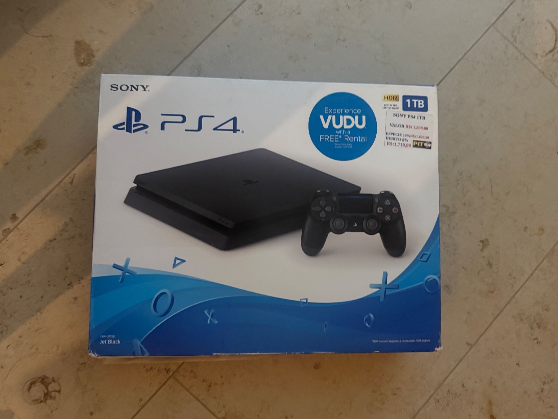 Sony Console: Sony PS4 1TB mit 2 Controllern – Usato da Zürich venduto da lar_6mkg