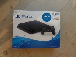 Sony PS4 1TB mit 2 Controllern