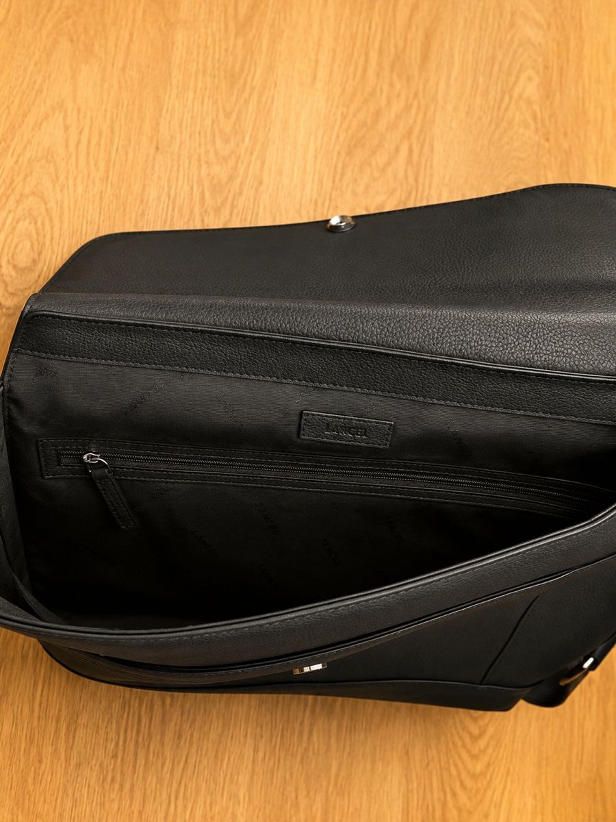 Lancel Borse: Lancel Black Leather Messenger Bag - Perfect Condition! – Nuovo (secondo la descrizione) da Fribourg venduto da aix_fs82 3