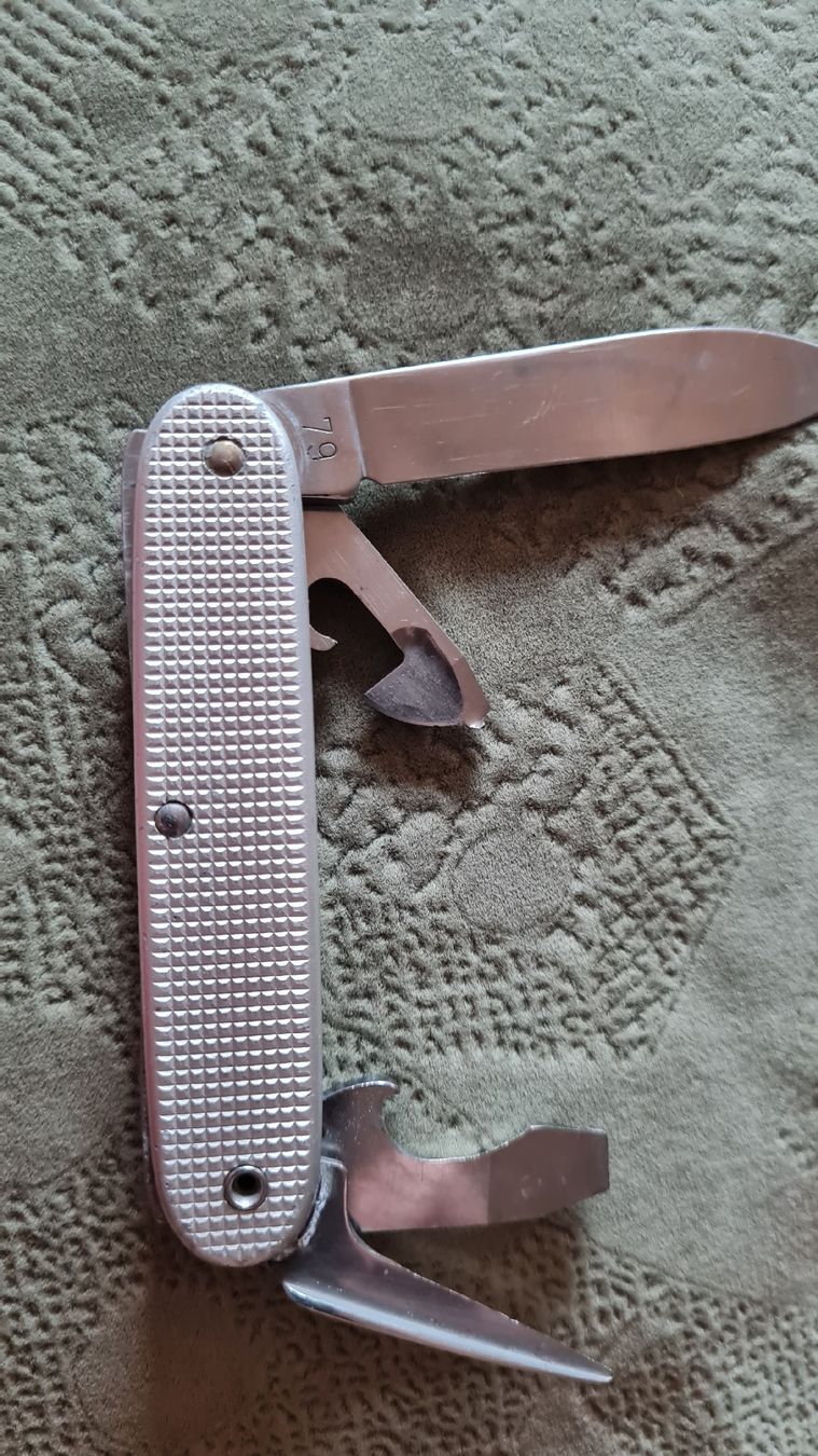 Victorinox Coltelli tascabile: Victorinox Offiziersmesser – Usato da Münsingen venduto da Cuci31 2